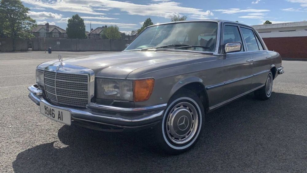 别被沉稳的气质骗了 u2乐队主唱拥有的1980年奔驰450sel