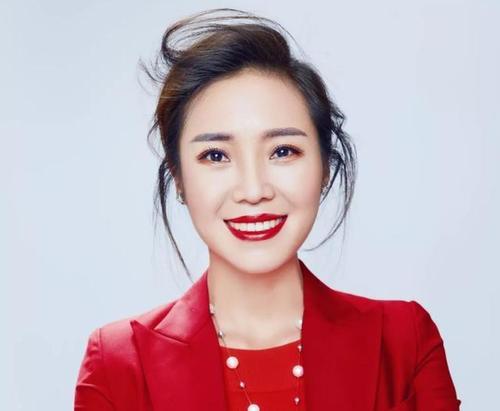 五次登上春晚的云朵为何始终不温不火看看她师父你就明白了