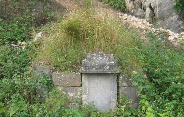 农村土葬风俗中,棺椁放入墓穴后,为何要在上面堆一个"大土堆"