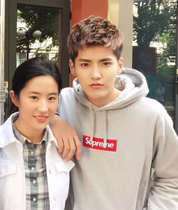 吴亦凡,从叛逆少年到暖心孝子,妈妈吴秀琴的那些泪水