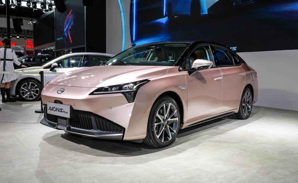 国产纯电动汽车：AION S，续航可达602公里，13.96万起售