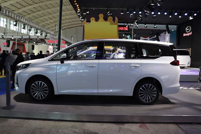 买了传祺M8后，车主为何每天骑电动车上下班？