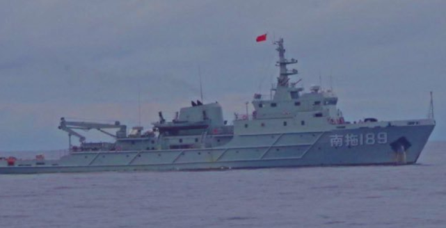 7月13日南拖189舰遭遇菲律宾海警船接下来一幕令国人很过瘾