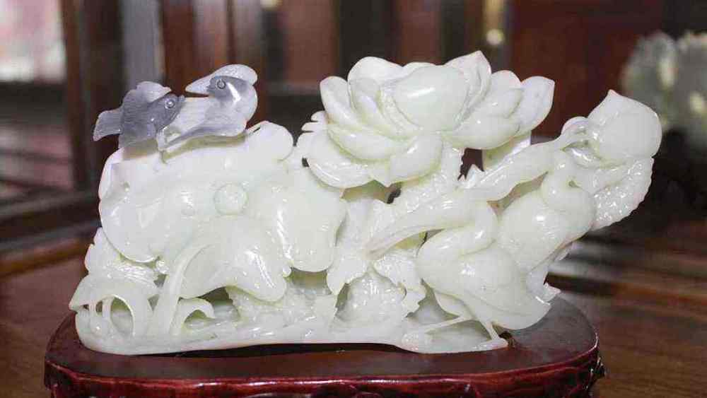 罗甸玉是和田玉吗贵州罗甸玉可以出和田玉证书吗