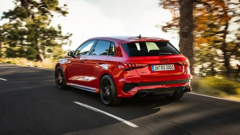 2022年款奥迪rs3小巧却实力强劲_腾讯新闻