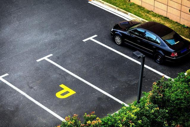 汽车经常不驾驶，最多能停放多久？修车工：尽量不要超过这个时间﻿