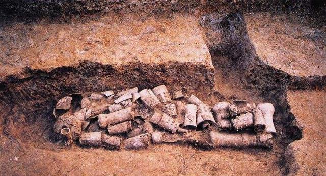 江苏鸿山惊现春秋大墓,出土随葬品1000多件,专家:墓主疑似范蠡_腾讯