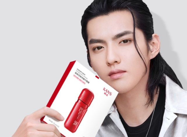 韩束与吴亦凡解约后回踩在直播间买化妆品送牙签