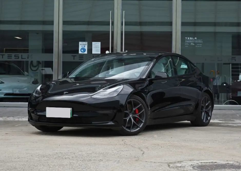 失灵神车，头铁的用户专属用车，特斯拉Model 3为何还能月销破万？