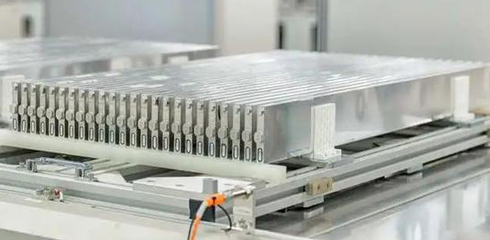 磷酸铁锂反超三元锂电！BYD刀片电池普及：新车全面搭载