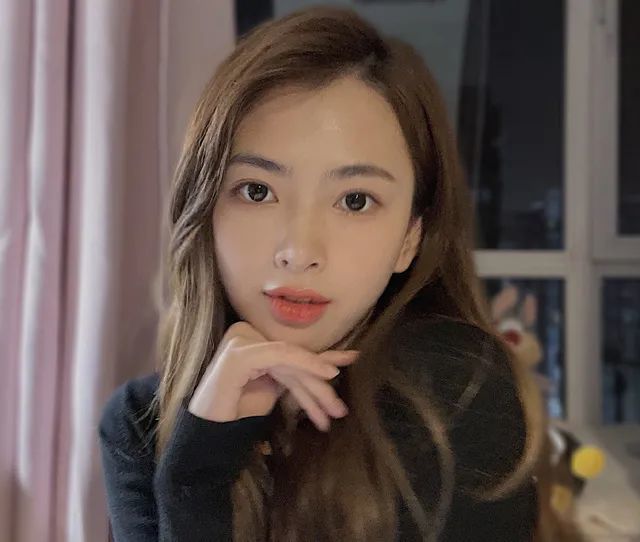 篮球美女主播小新晒照,颜值被严重低估,近照撞脸杨颖了_腾讯新闻