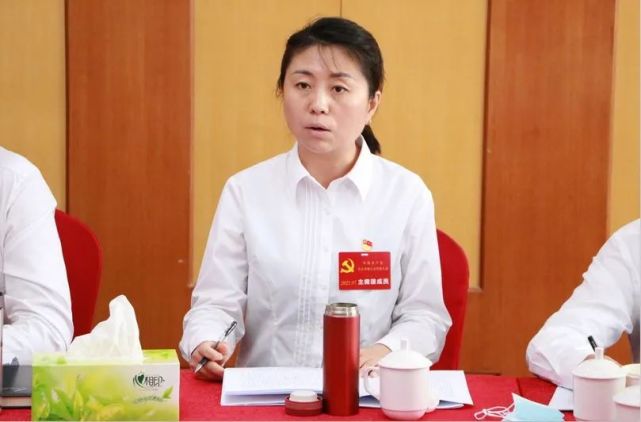 【聚焦党代会】尚亮与出席市第九次党代会代表讨论"