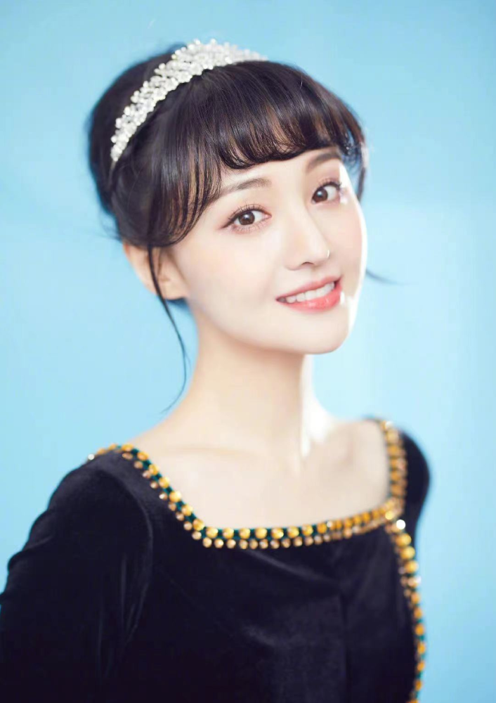 郑爽深夜再为代孕事件道歉否认弃养收16亿片酬被骂趁乱洗白