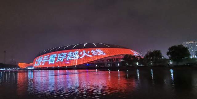 百城联赛总决赛场馆一个操作,广君实锤cf一哥,粉丝:牌面很到位