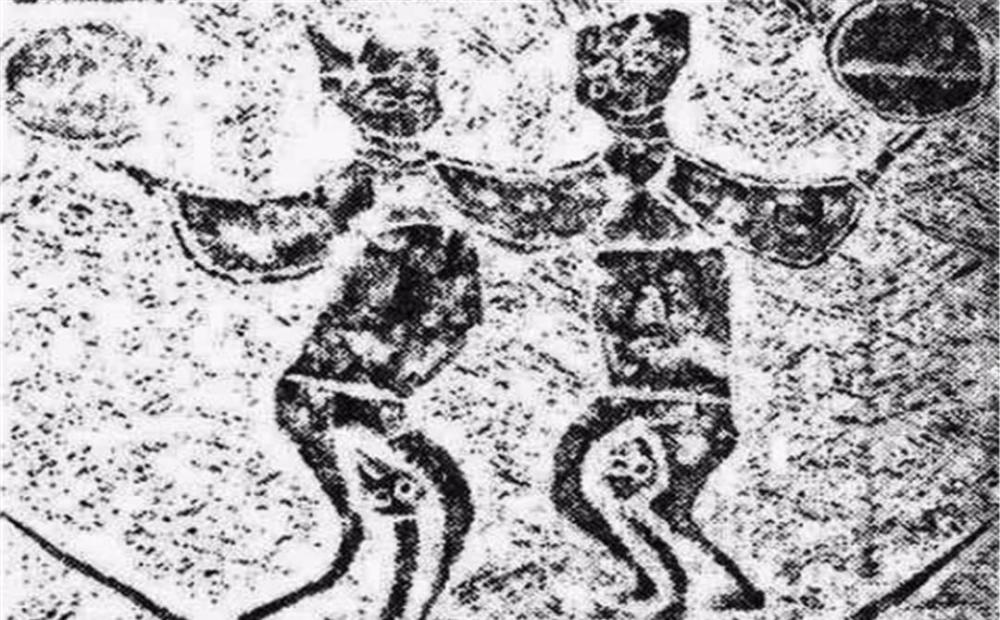 还有反映人们信仰的神话故事,驱鬼辟邪仪式,祥禽瑞草,以及宗教画像