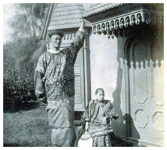 清朝第一巨人詹世钗,娶英国妻子获得英国国籍,后代的现状如何?