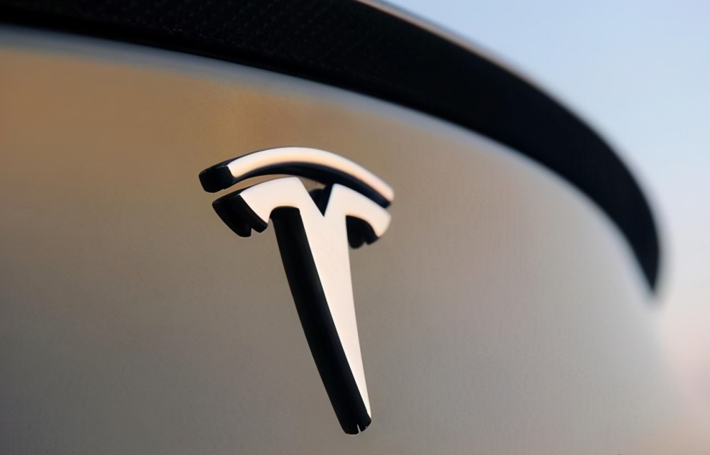 特斯拉持续降价赔本赚吆喝？别闹，降价越狠才能靠割韭菜挣得越多