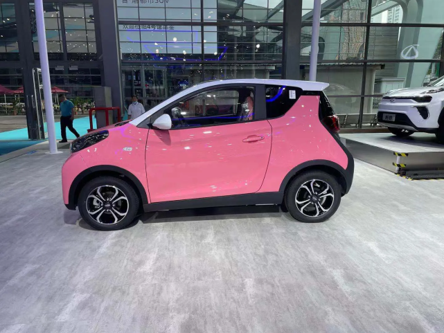 续航达408公里平时代步无压力奇瑞小蚂蚁20万蚁粉款车展实拍