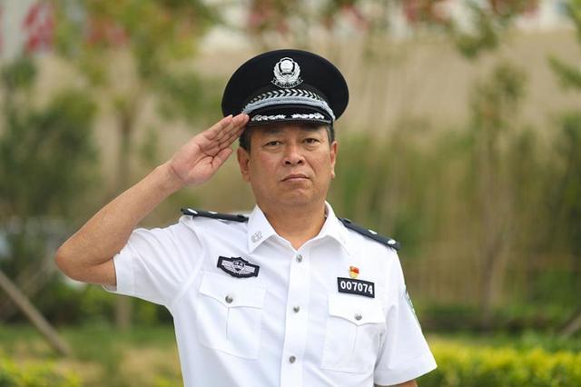 曾抓捕涉黑团伙1号人物的神探被拿下老上级三天前落马