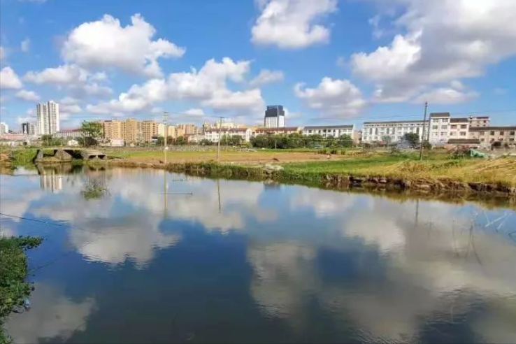 浙江一工业重镇,号称"眼镜之乡",为"全国综合改革"试点镇