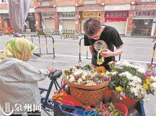 卖花七十载花婆婆守着西街芬芳记忆