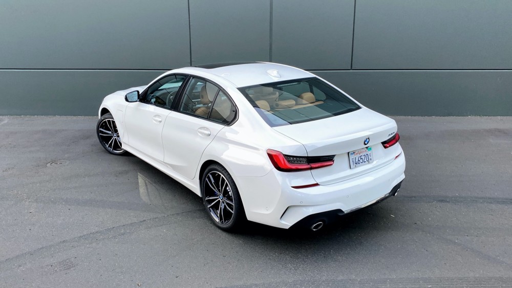 体验全新宝马3系330e插电混合动力,有何不同?_腾讯新闻