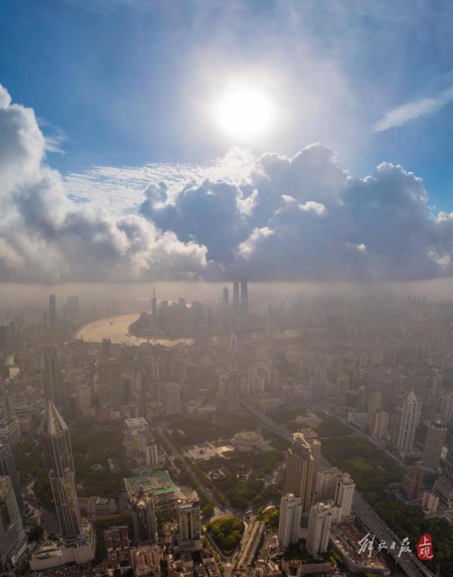 陆家嘴台风图片