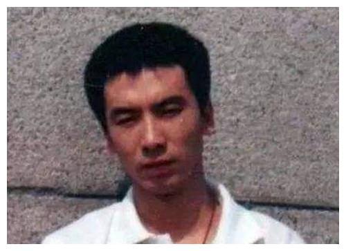 乔四死后16年,另一位黑老大也因车入狱,他比乔四还狂,名字耳熟