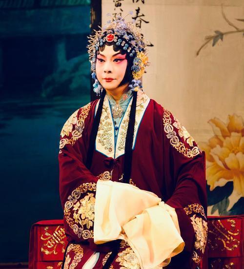 京剧演员胡文阁拿什么扛起梅派大旗是艺术水平还是男旦特殊身份