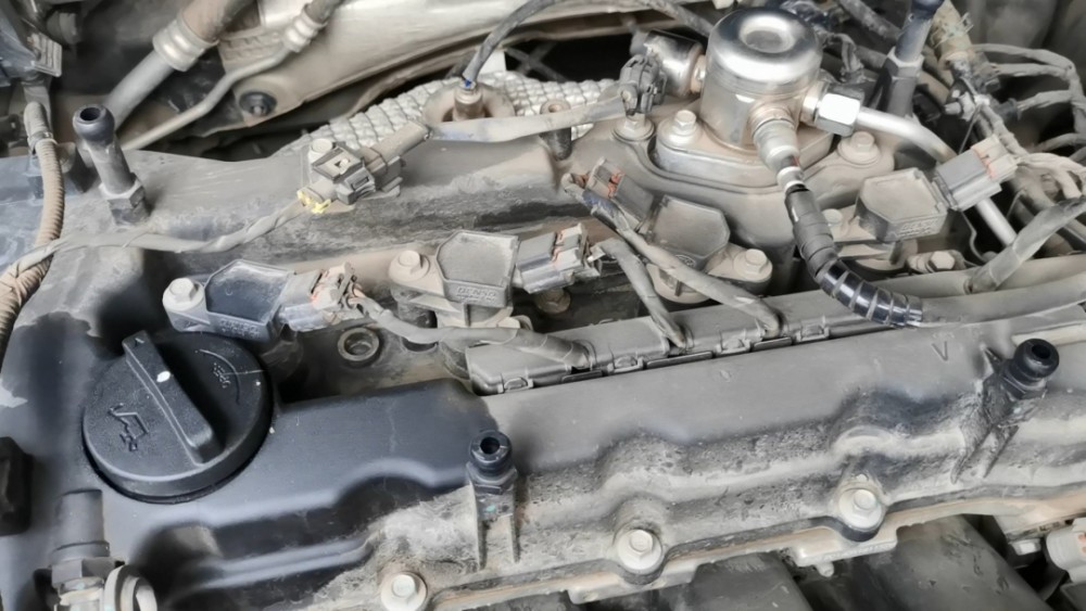 夏季车载灭火器不要乱放，放错地方出事后悔不已，你一般放在哪？