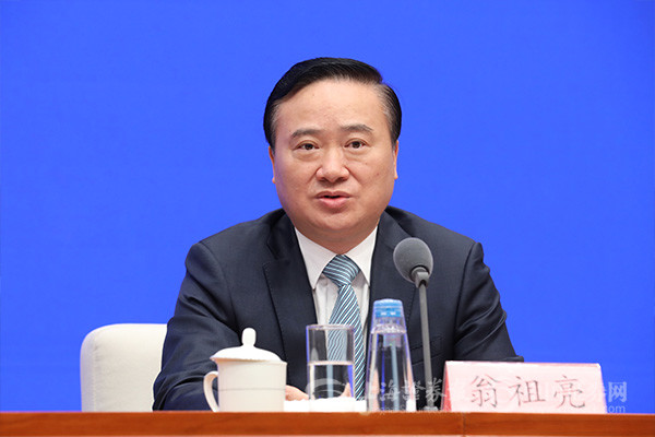 上海浦东新区区委书记翁祖亮:浦东要争取开展外国人才"一证通用"改革