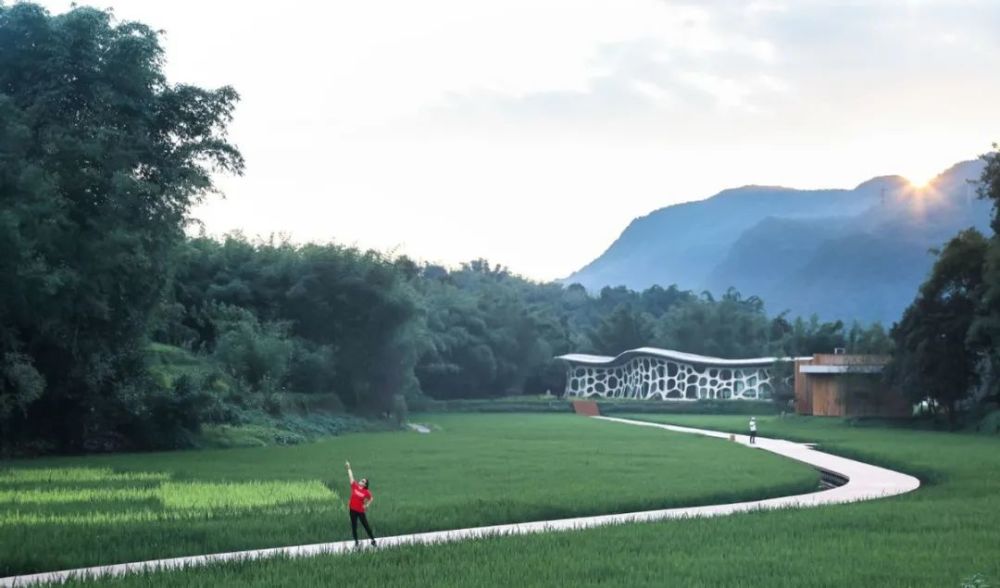 深度试驾宝马首款国产纯电iX3，首先它是宝马，其次才是电动车