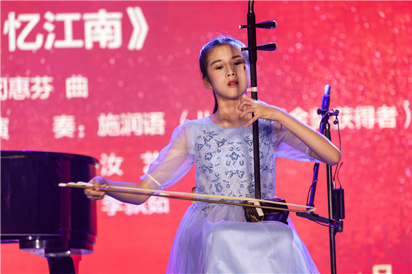 今天上午的活动还为小琴童们开设了公益大师班,闵惠芬学生之一,当代