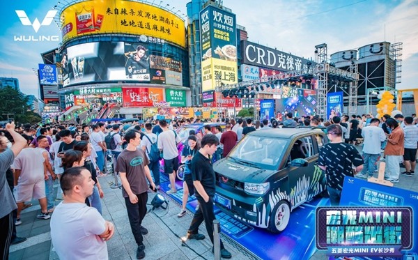 五菱宏光MINI EV长沙秀 敞篷版首次亮相