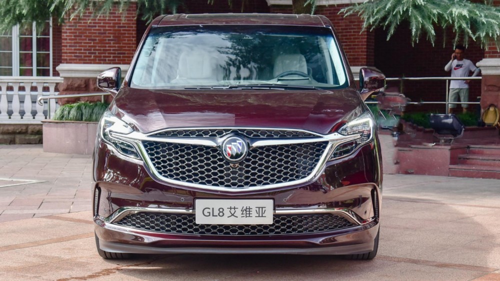 空间和配置不输丰田埃尔法，新款别克GL8艾维亚更值得买吗？
