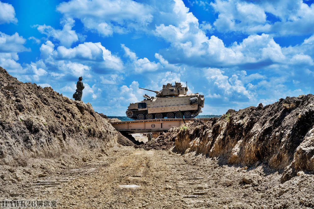 美军演练m1074联合突击桥 m1a2 sep v3主战坦克顺利