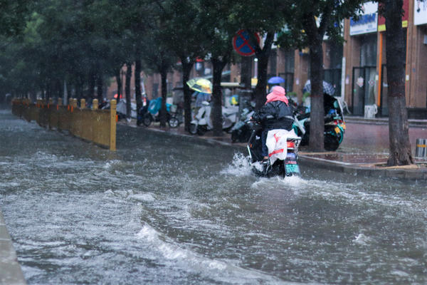 暴雨大暴雨河南多地启动防汛iv级应急响应强降雨已造成14万人受灾