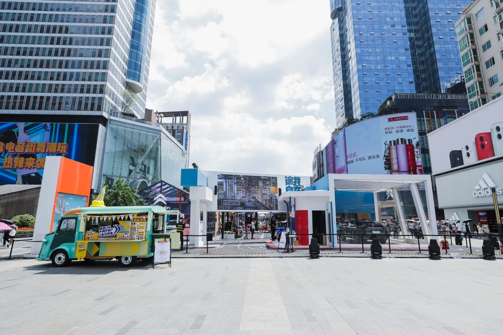 春熙路的法系风情小展厅，有着雪铁龙的过去与未来