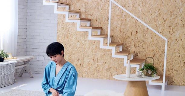 参观主持人汪涵的家,不愧是文化人,房间布置古色古香,与众不同