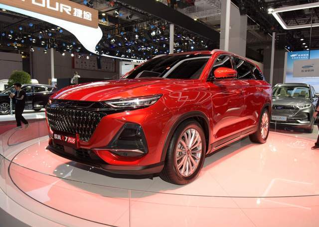 欧尚做得越来越饱满了，X7 PLUS配置超多，空间也超大，还便宜