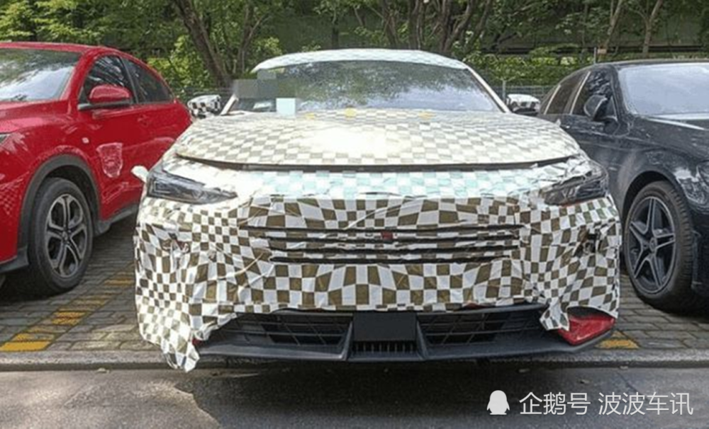 长安UNI系列首款轿车路试谍照曝光，采用轿跑风格，轮廓很动感