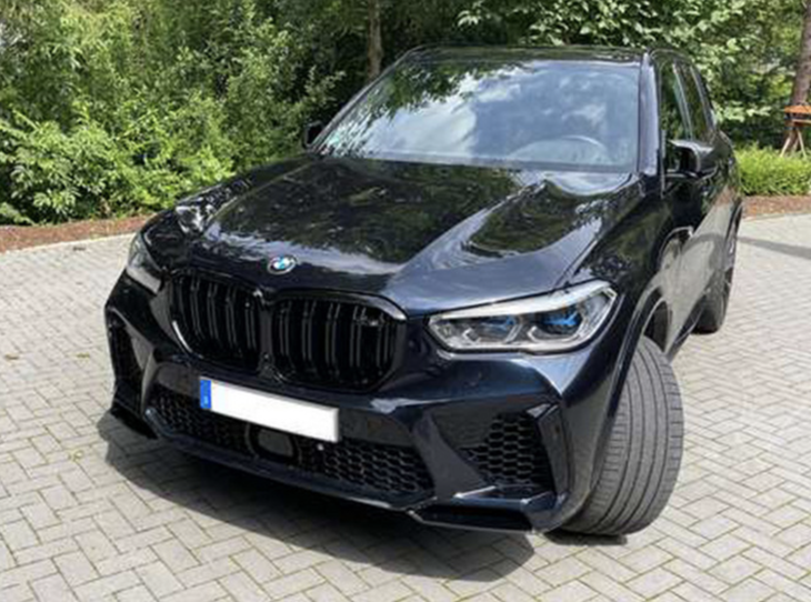 全新宝马X5 M实拍图曝光 搭4.4T V8发动机