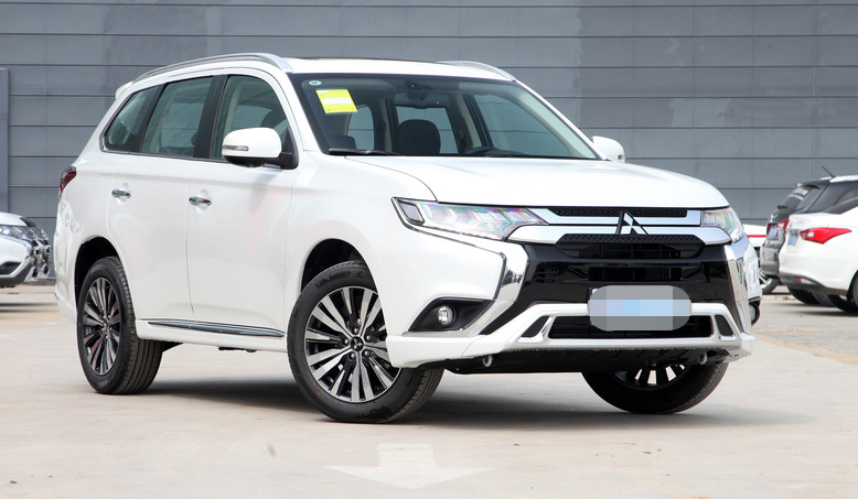 高性价比代表，定位紧凑型却提供7座，体验新款三菱欧蓝德