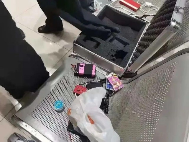 它还是一部换牌器!除此之外还有其他很多你想象不到的赌博