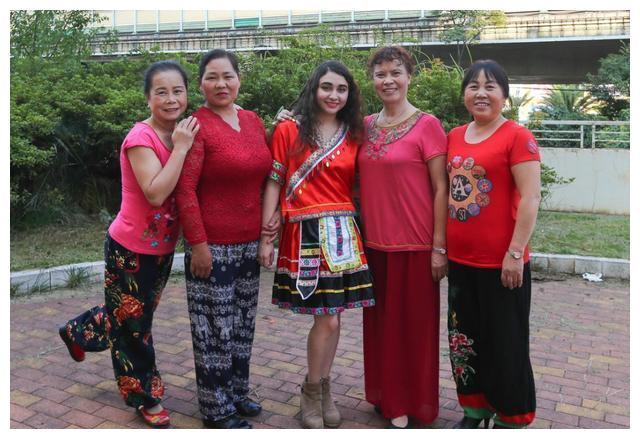 古巴美女爱上云南小伙辍学也要嫁到中国如今婚后生活怎样了