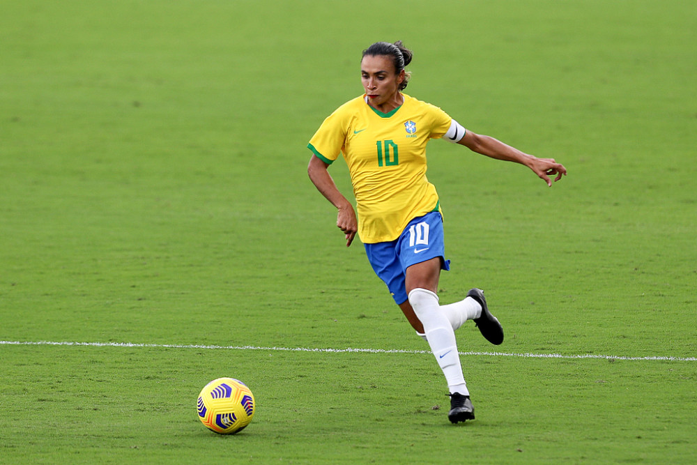 这一次,率领巴西队的是35岁的玛尔塔,她曾五次获得国际足联世界女足