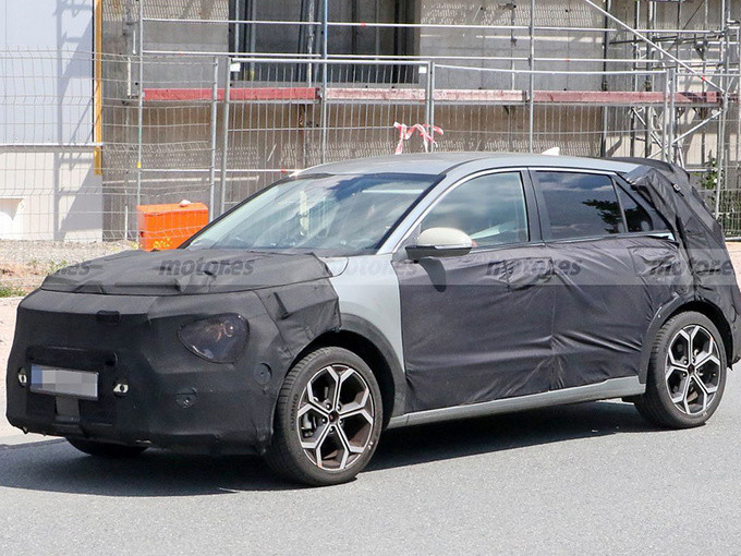 起亚全新SUV曝光！提供多种动力，搭悬浮式双联屏，年底亮相