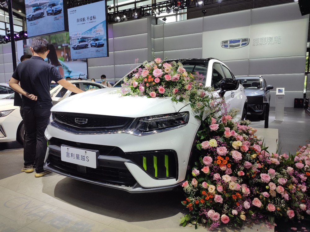 吉利不服输，推出改款SUV抢夺市场，全系配2.0T，能火吗？