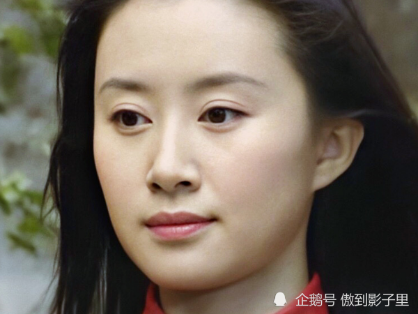 还记得魔幻手机的傻妞吗凭一张照片改变命运如今活成这样