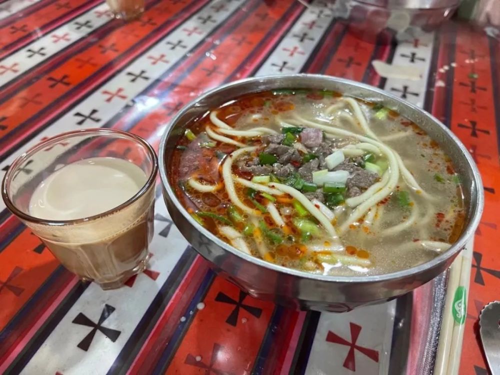 泡茶馆,吸藏面,再来一锅鸡!